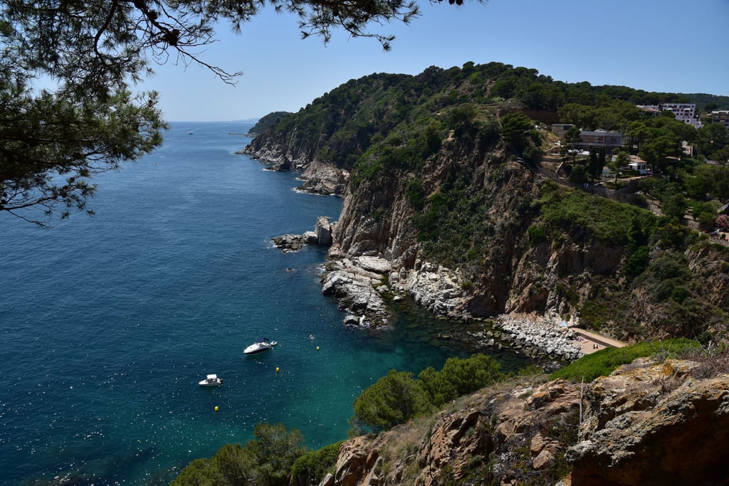 Die Küste am Ferienort Tossa