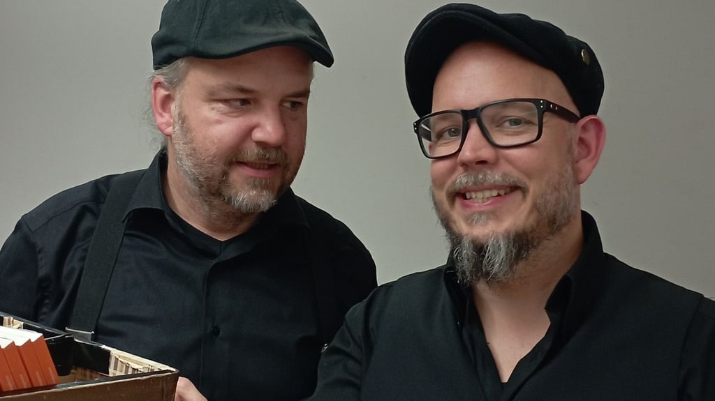 Sebastian und Tobias Hengstmann machen in Magdeburg Kabarett.