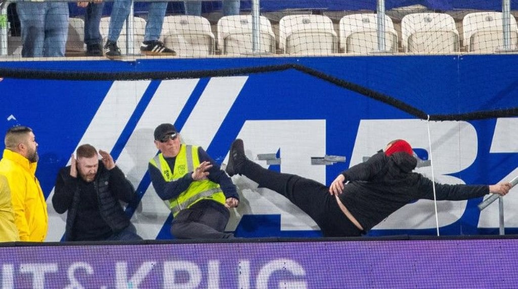 Beim Duell im April randalierten Chaoten in Reihen der HFC-Fans in Jena. 