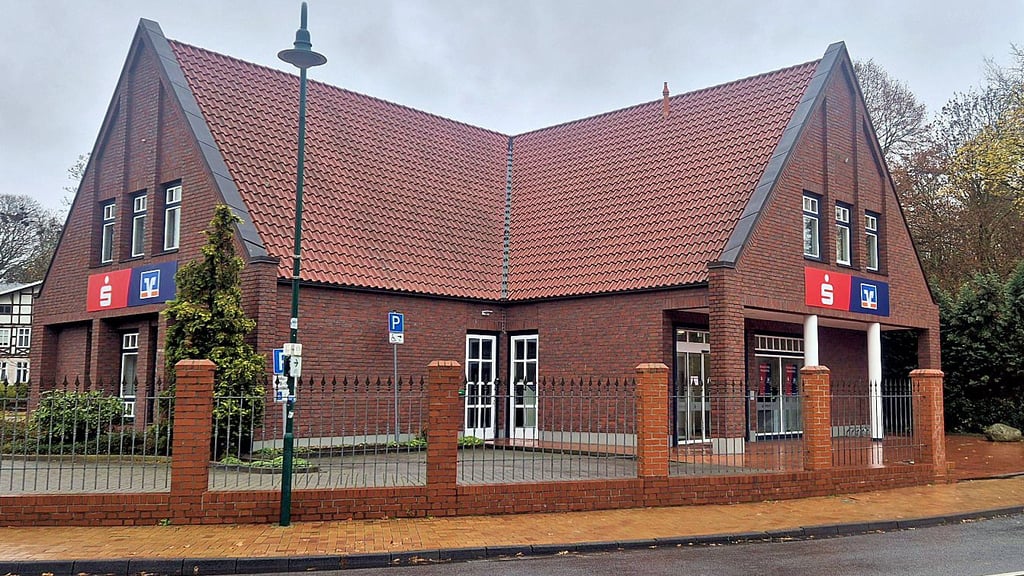 Sparkasse und Volksbank in einem Gebäude in Beetzendorf: Es gibt Anregungen von Kunden, was nachgebessert werden könnte. 