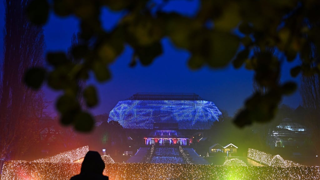 Zum neunten Mal wird die Anlage im Stadtteil Dahlem für den „Christmas Garden“ weihnachtlich beleuchtet. (Archivbild)