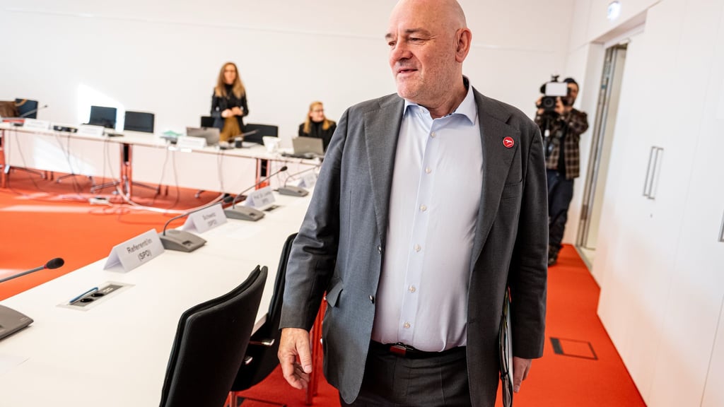 Brandenburgs BSW-Finanzminister Robert Crumbach ist auch Fraktionsmitglied - darüber gibt es Streit (Archivbild).