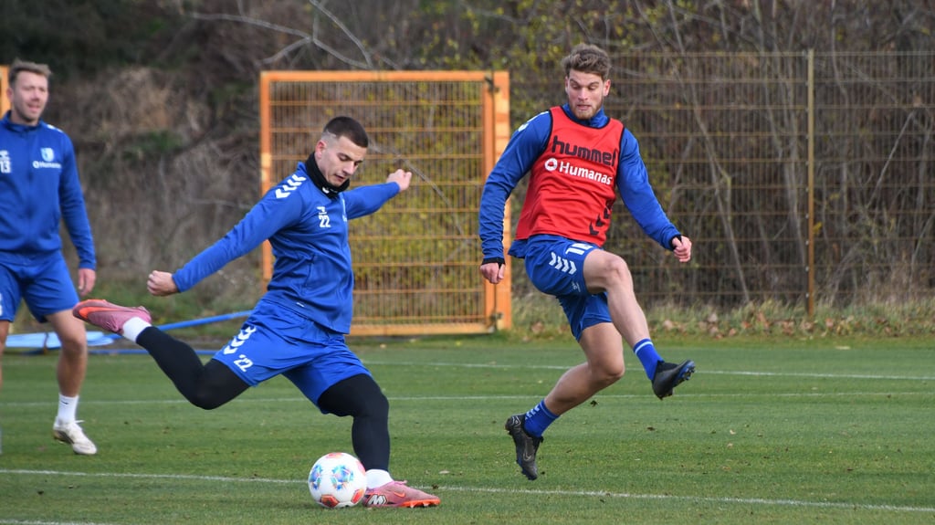 Marcus Mathisen (rechts) will von seinem 1. FC Magdeburg mehr Aktionen in der gegnerischen Box sehen.