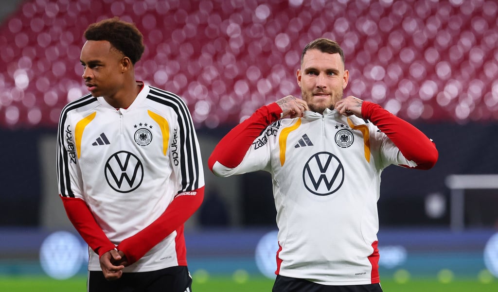 RB-Kapitän David Raum (r.) wünscht seinem Leipziger Kollegen Assan Ouedraogo einen erholsamen Kurzurlaub