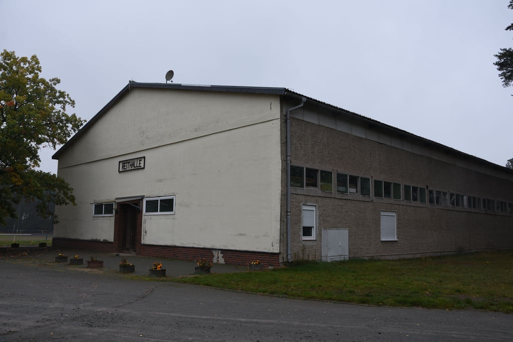 Die Reithalle Kakerbeck von außen. Der neue Verein will sie für seine Zwecke nutzen.