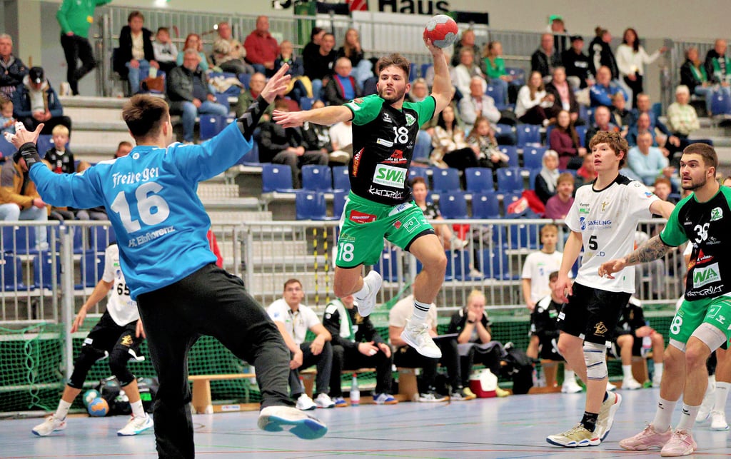 Auswärtssieg! Der HC Aschersleben, hier mit Paul Hoffmann beim Wurf, konnte sich beim HC Burgenland erfolgreich durchsetzen. 