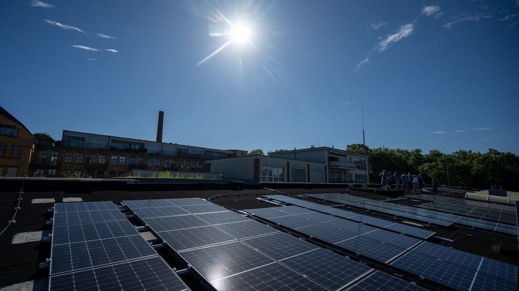 Berlins landeseigene Unternehmen sollen erheblich in den Klimaschutz investieren. (Archivbild)