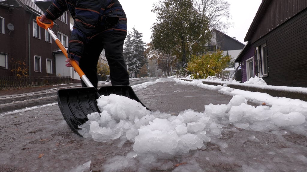 Langsam zieht der Winter in Sachsen-Anhalt ein: In den Hochlagen des Harzes ist mit Schneefall und Glätte durch Neuschnee zu rechnen.