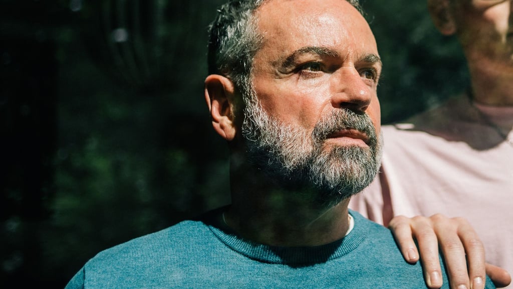 Männer leiden anders unter psychischen Belastungen - wer darüber spricht und auch Hilfe annimmt, kann gesünder damit umgehen.