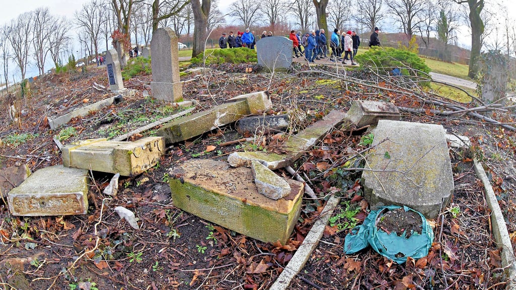 Auf diesem Areal des Aschersleber Friedhofs sollte die Reerdigung möglich gemacht werden. Das ist jetzt erstmal Geschichte.