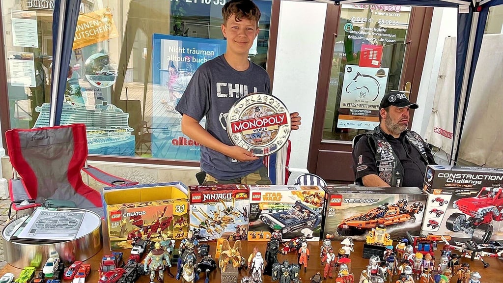  Ramon Klügl hatte im Sommer einen Stand am Roßmarkt zum verkaufsoffenen Sonntag. Damals kamen sehr viele Leute in die Innenstadt.  