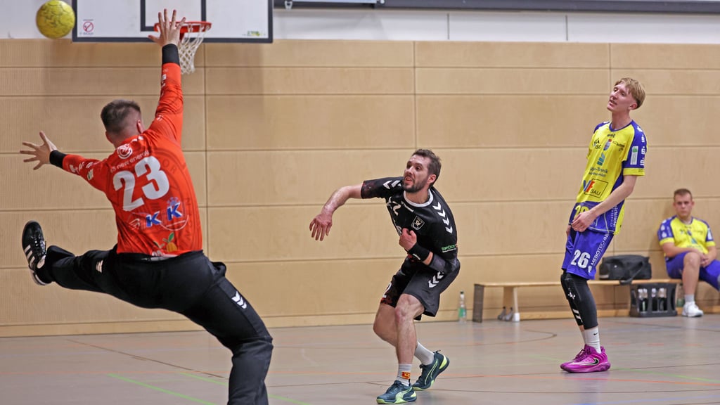 Marius Buschmann – hier im Spiel gegen SV Langenweddingen – brachte den Post SV 17 Sekunden vor Schluss in Führung. Doch zum Sieg reichte es nicht.