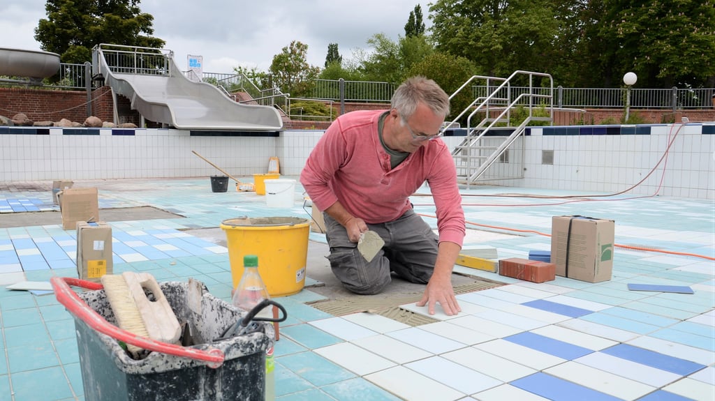 Das Nichtschwimmerbecken im Zerbster Freibad ist eine Dauerbaustelle. Jedes Jahr sind Fliesen auszuwechseln. 