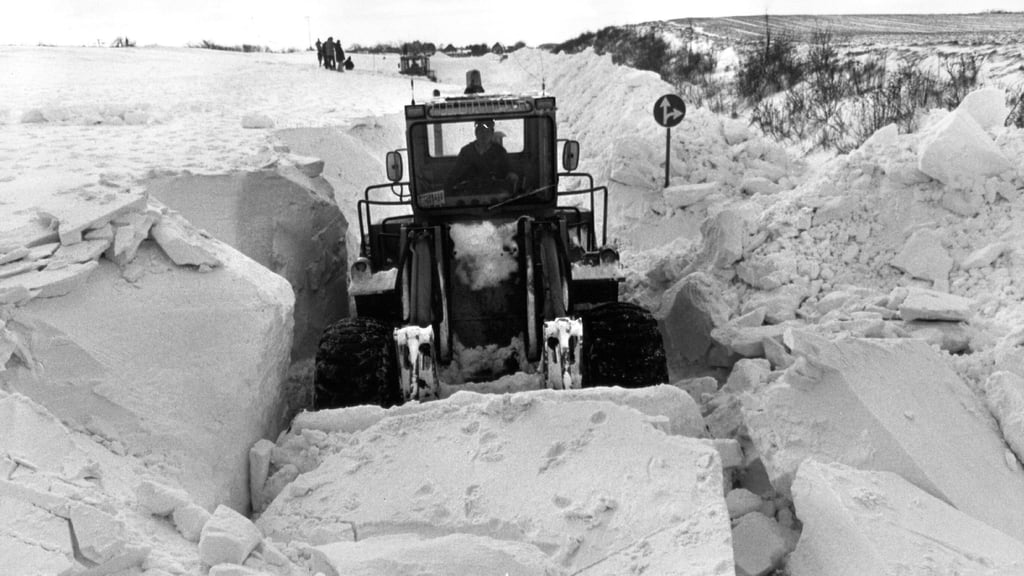 Der Winter 1978/79 gilt als einer der extremsten in der DDR. Die Kälte lähmte das öffentliche Leben, und selbst die Regierung geriet unter Druck.