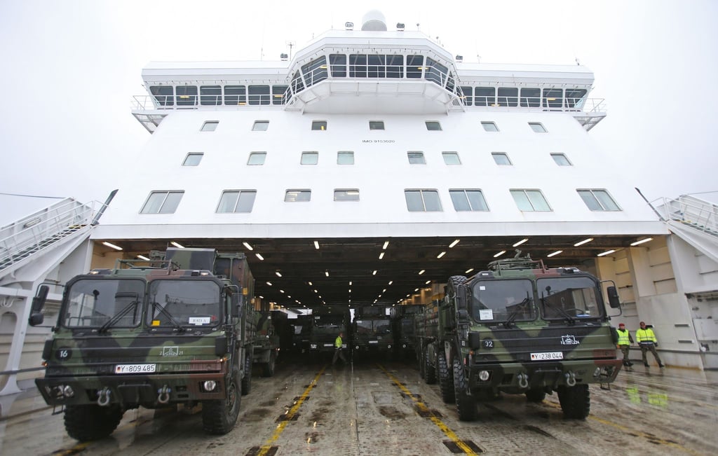 Zu Lande, zu Wasser und in der Luft: Hindernisse für grenzüberschreitende Militärtransporte sollen möglichst schnell abgebaut werden. (Archivbild)