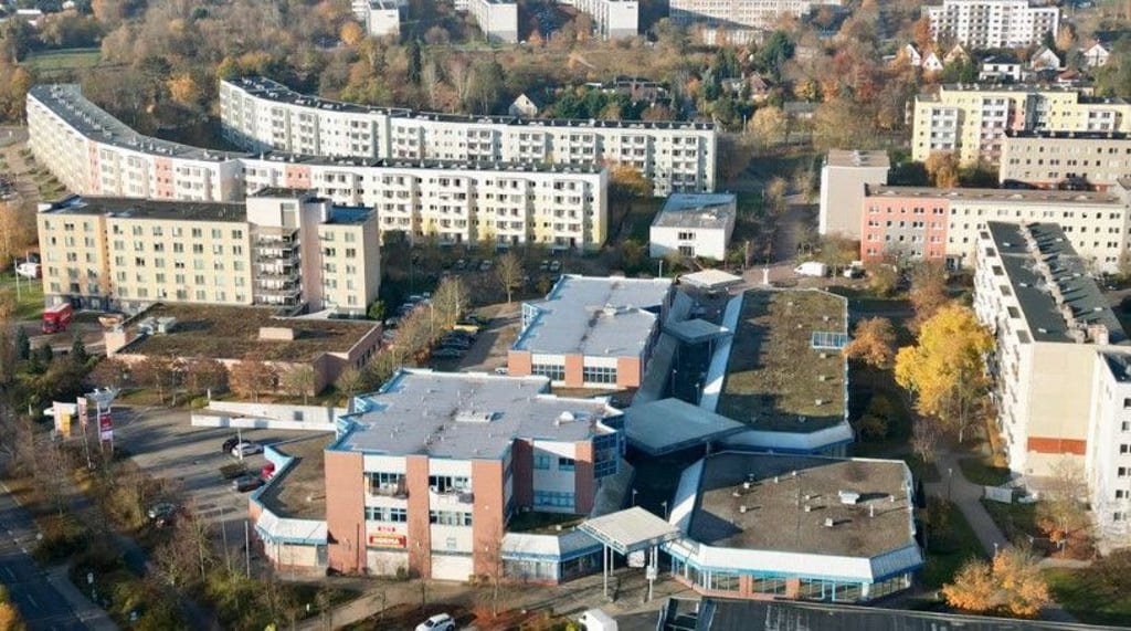 Heide-Nord heute: Mittendrin ist die Heidering-Passage, das Einkaufszentrum, auf das die Bewohner lange warten mussten.