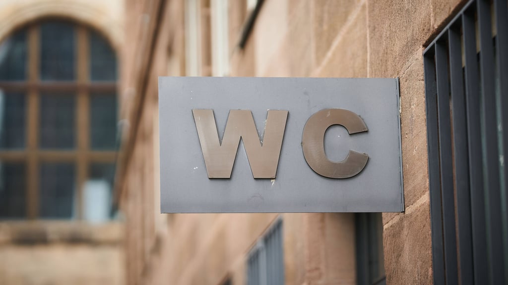 In manchen Städten ist es schwer, eine öffentliche Toilette zu finden.