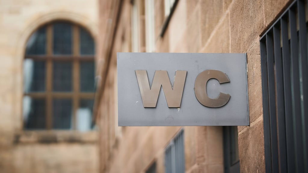 In manchen Städten ist es schwer, eine öffentliche Toilette zu finden.