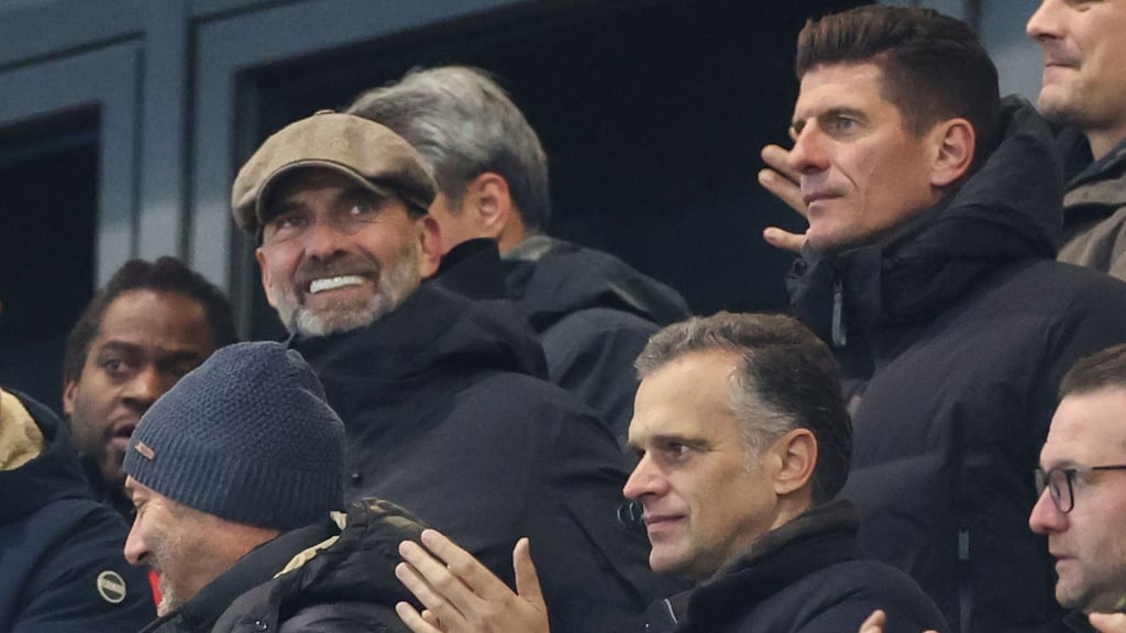 Als Experte auch bei DFB und DFL gefragt: Jürgen Klopp (2.v.l.)