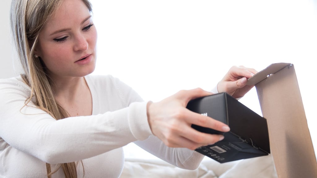 Es müssen nicht gleich verbotene Waffen sein, doch oft sind die Inhalte von Mystery Boxen nutzlos oder umstritten, wie eine Untersuchung der Stiftung Warentest zeigte.