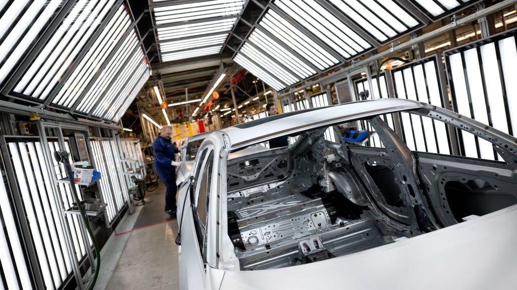 Deutsche Unternehmen haben viele Jobs ins Ausland verlagert, vor allem in die Produktion (Archivbild)