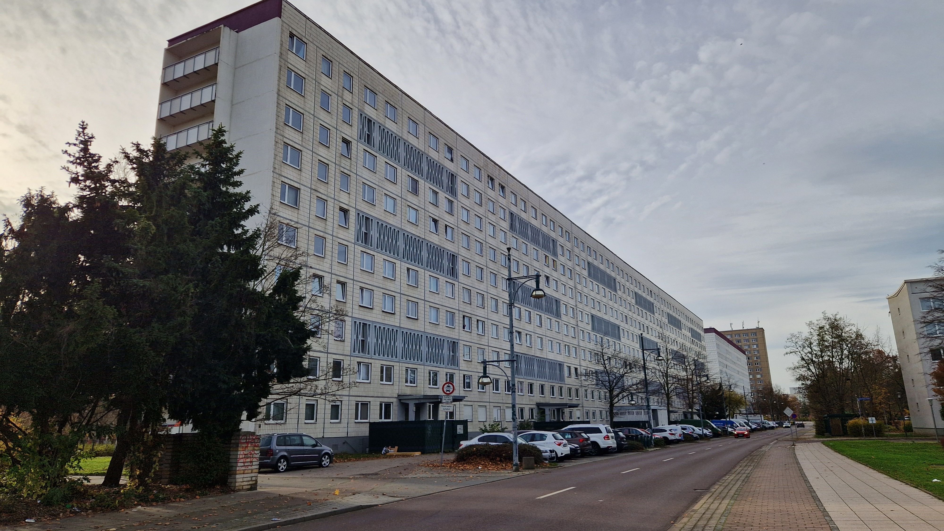 Müll und Lärm: Wohnblöcke verfallen rasant in Halle-Neustadt