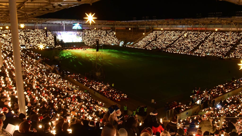 Das Weihnachtssingen in der Avnet-Arena ist zurück und auch via Livestream verfügbar.