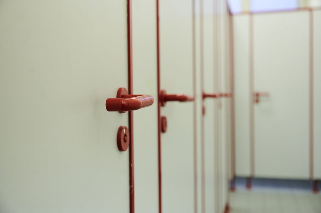 Herkömmliche Toiletten wie diese helfen Menschen mit Schwerbehinderung nicht weiter. (Symbolbild)