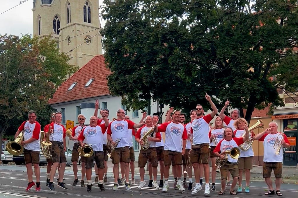 Die Magdeburger Blaskapelle „Original Rottersdorfer“ ist unter die Rapper gegangen. 