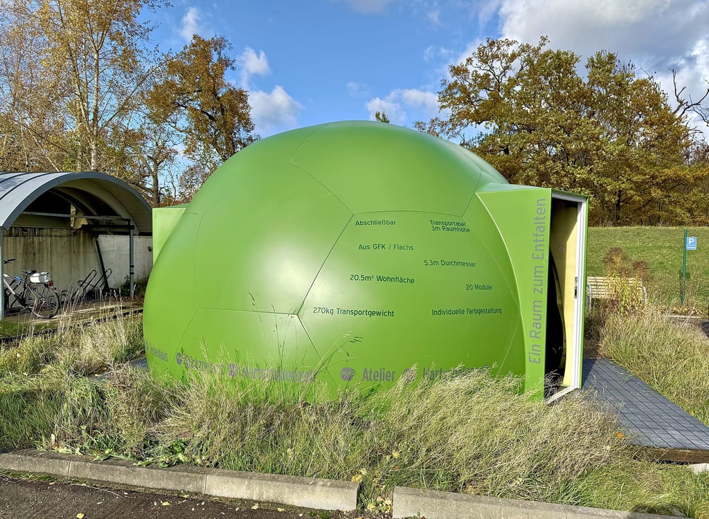 Ein  modulares Hartschalenzelt kann auf dem Gelände der  FVK Dessau Am Waggonbau angeschaut werden. 