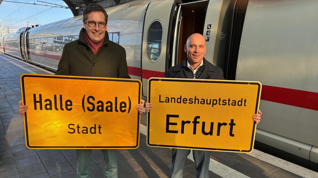 Erfurts Oberbürgermeister Andreas Horn (rechts) besucht seinen Amtskollegen Alexander Vogt in Halle.