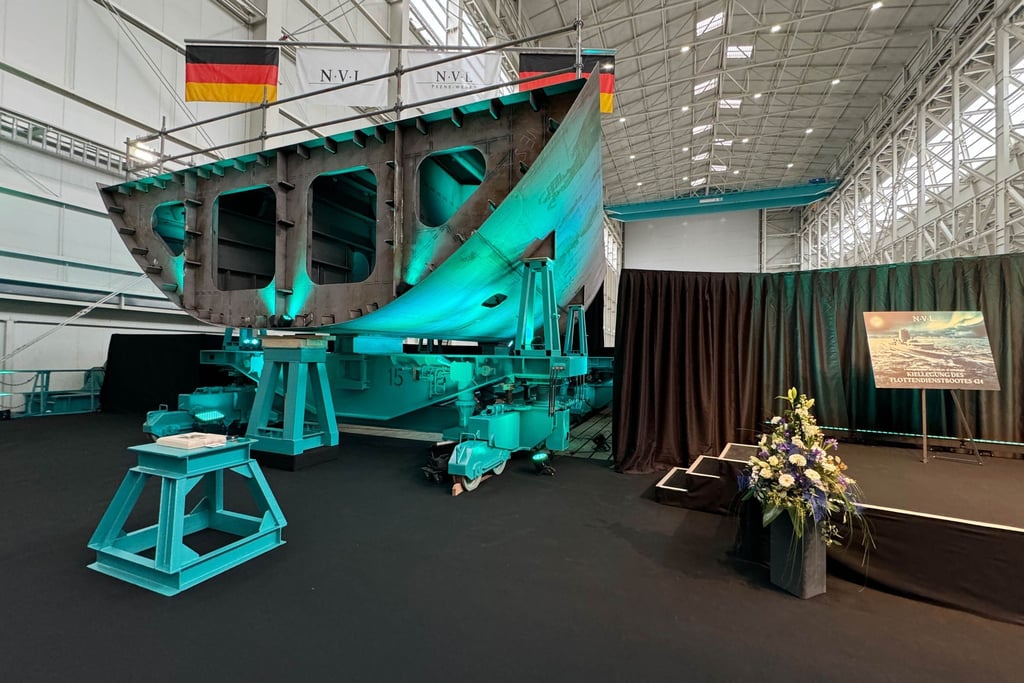 Im Februar ist bereits das erste von drei neuen Flottendienstbooten in Wolgast auf Kiel gelegt worden. (Archivbild)