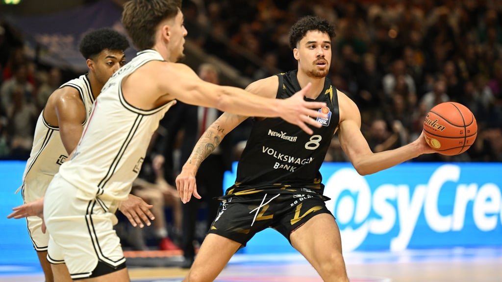 Im Europe Cup ausgeschieden: Joshua Obiesie (r) und die Löwen Braunschweig.