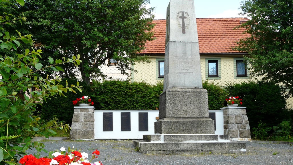 Das Kriegsdenkmal im Johannespark in Benneckenstein wurde 1923 errichtet. Heute wird es vom Schützenverein gepflegt.