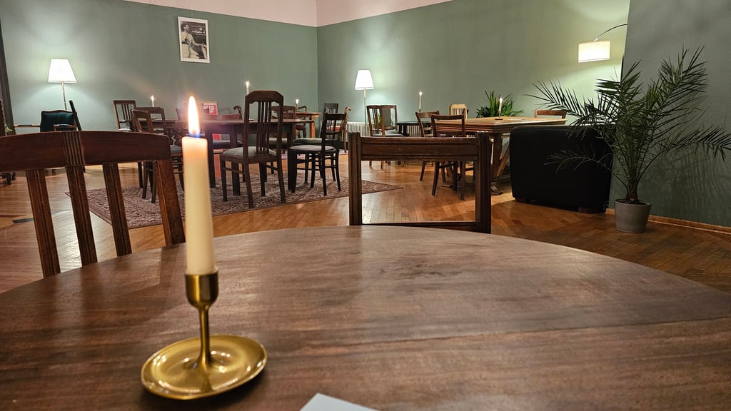 Im Puschkinhaus hat ein neues Café eröffnet.