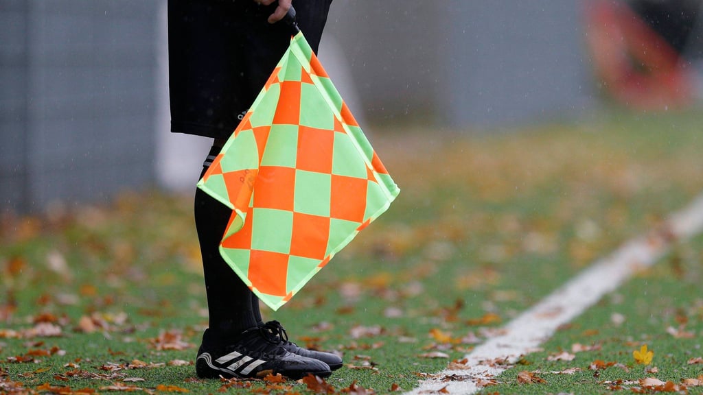 Dem KFV Fußball Salzland fehlen am Wochenende die Kapazitäten, um alle geplanten Partien mit Schiedsrichtern zu besetzen.