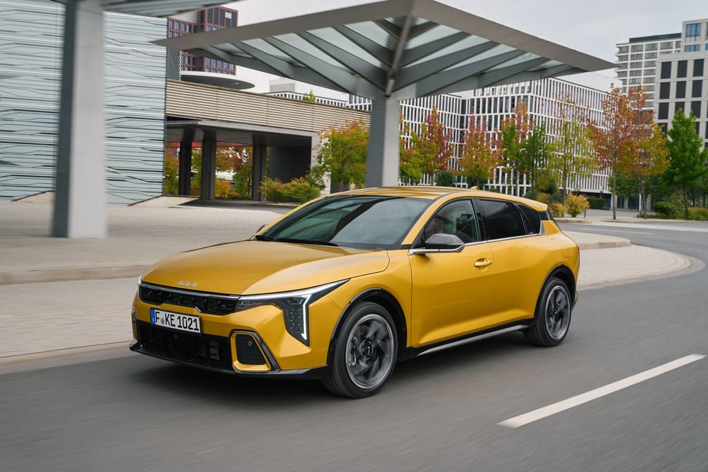 Der Kia Ceed wird eingestellt: Als Nachfolger bringt Kia ab Anfang 2026 den neuen K4 in die Kompaktklasse.