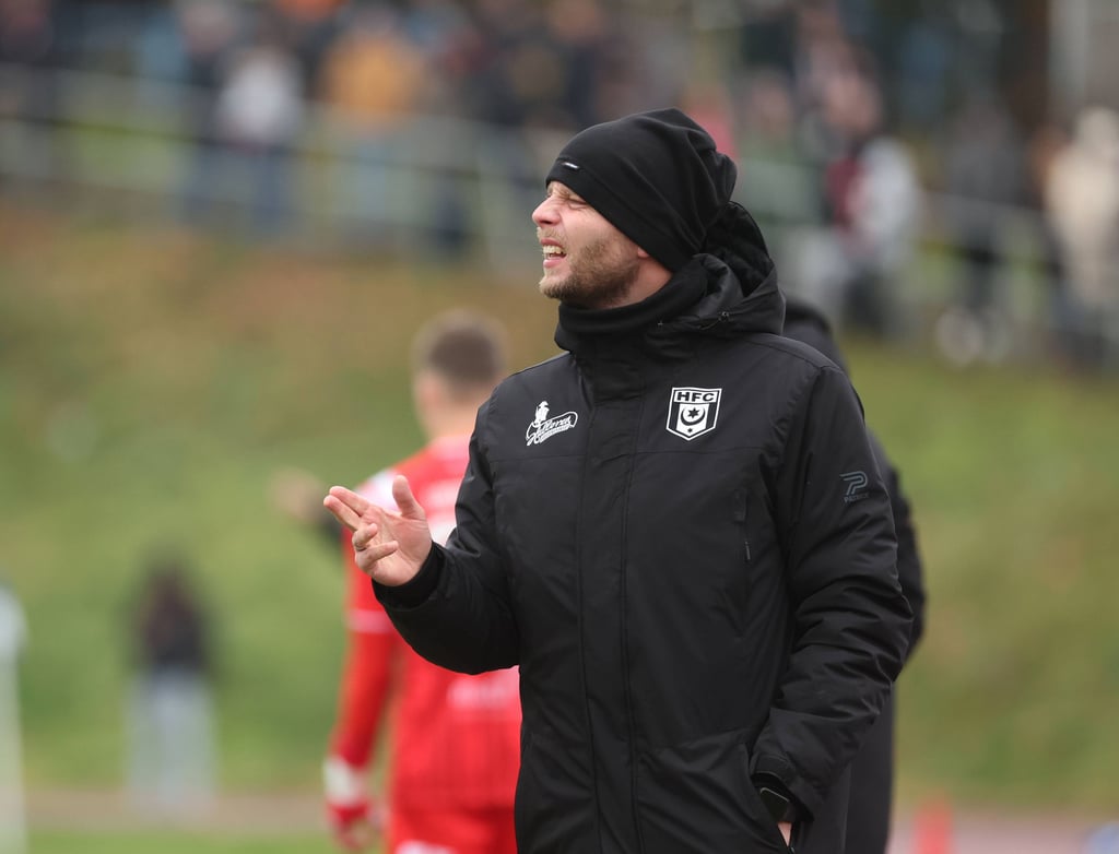 HFC-Trainer Robert Schröder hat im Topduell am Freitagabend bei Carl Zeiss Jena klare Forderungen an seine Mannschaft.