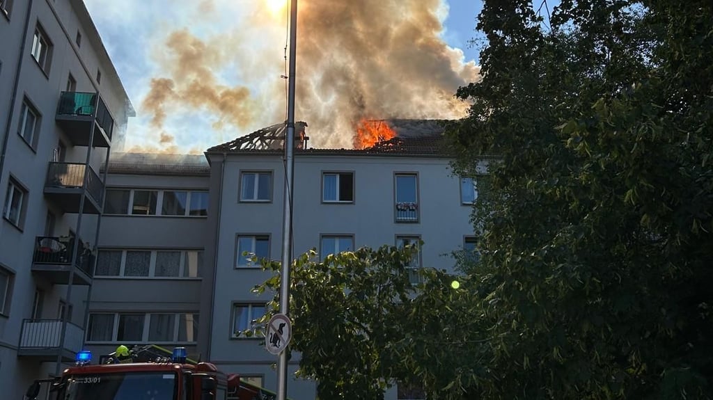 Der Dachstuhlbrand in einem Mehrfamilienhaus in Merseburg-Süd im August wurde von der Stadtverwaltung als Beispiel genannt, bei dem ein Krisenmanager hilfreich gewesen wäre.