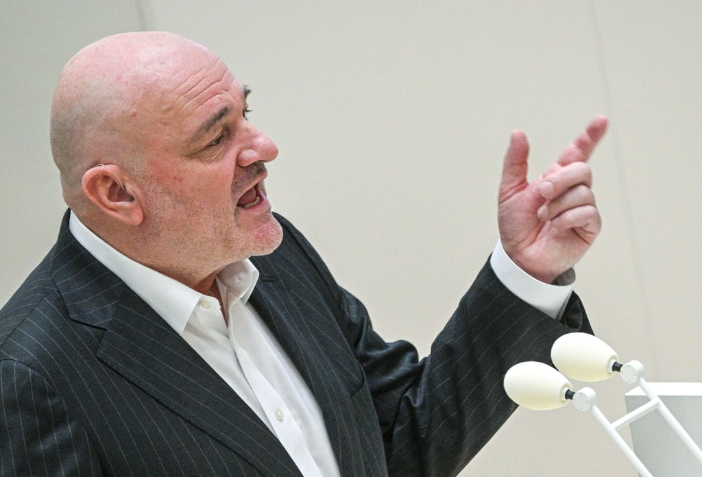 Brandenburgs Finanzminister Robert Crumbach (BSW) wirbt für das Sondervermögen für Infrastruktur.