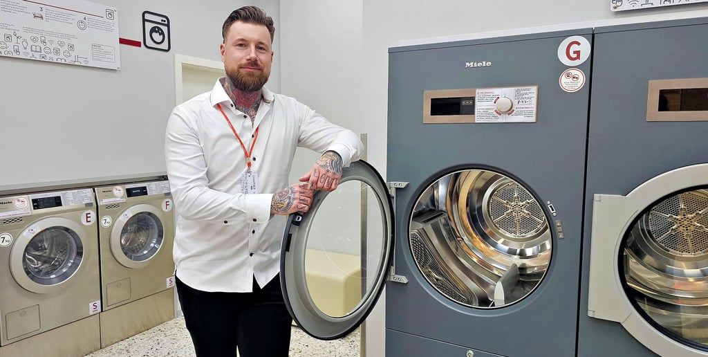 Marcel Konietzke eröffnet den SB-Waschsalon im Kaufland-Center. Diese Woche ist er noch vor Ort, um Fragen zu beantworten.