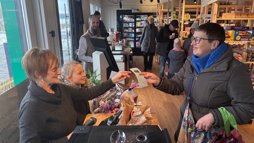 So könnte es auch in Königshütte aussehen: Der Dorfladen „Unser Schopp“ bei der Eröffnung des ersten Geschäfts nach diesem Modell in Burgkemnitz.
