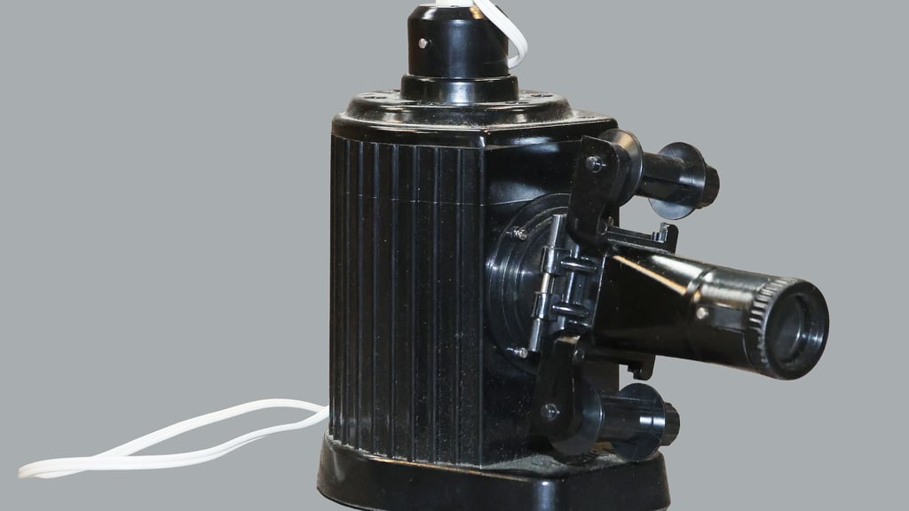 Filmvorführgerät aus der DDR - gefunden im Keller.