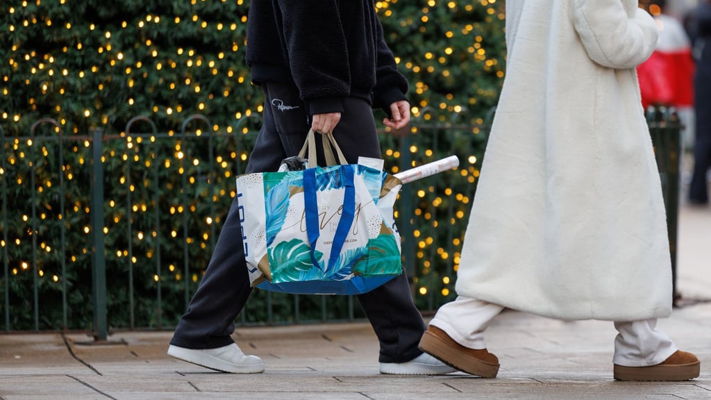 Das Innenministerium in Sachsen-Anhalt gibt Tipps gegen Taschendiebstahl in der Weihnachtszeit. (Symbolbild)