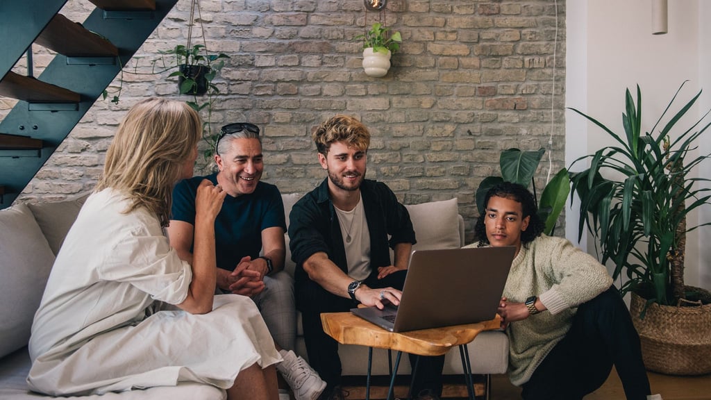 Vom eigenen Umfeld in Sachen Geldanlage beraten lassen? Das ist eher keine gute Idee.