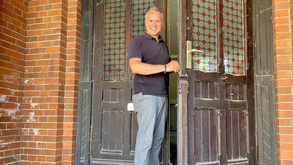 Daniel Kemp möchte der alten Grundschule am Schillerpark wieder Leben einhauchen.