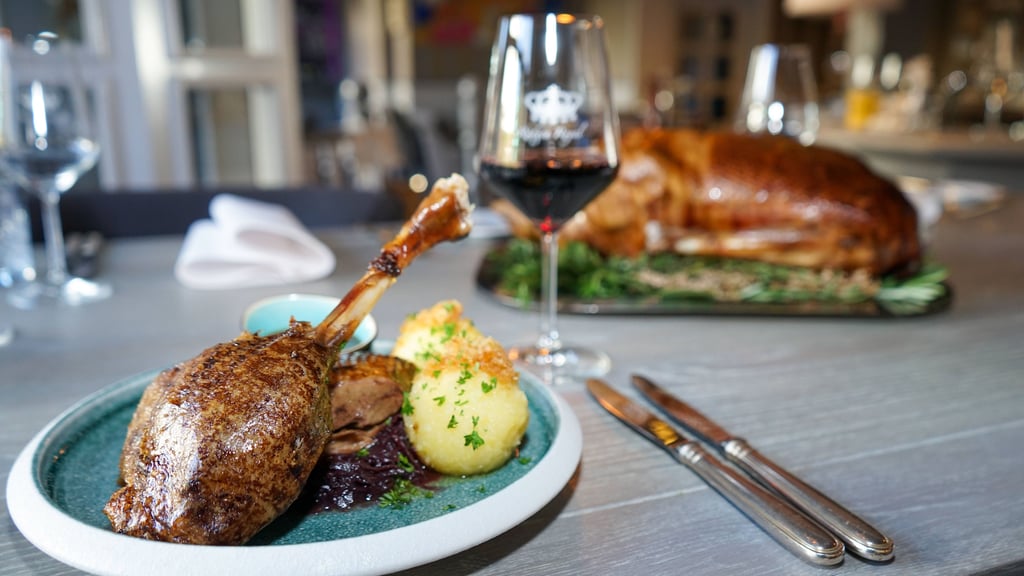 Von der Altmark bis in den Harz: Weihnachtsgerichte wie Ente, Rehbraten oder Grünkohl sind in Sachsen-Anhalt Tradition.