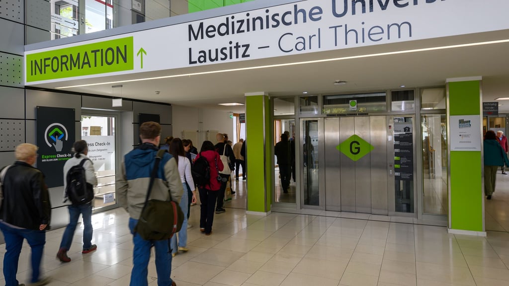 Der erste Jahrgang des Medizinstudiums an der Medizinischen Universität Lausitz startet im Herbst 2026. (Archivbild)