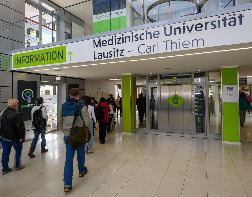 Der erste Jahrgang des Medizinstudiums an der Medizinischen Universität Lausitz startet im Herbst 2026. (Archivbild)