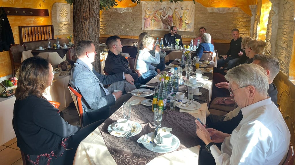 Mit einem Frühstück im Restaurant Rhodos in Gerwisch, möchte die Gemeinde Biederitz die Unternehmer in der Region an einen Tisch bringen.